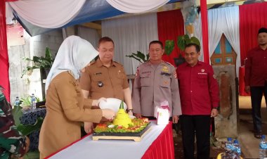 louncing samisade desa Cikeas  Bangun tembok penahan tanah ( TPT ) di RW 05