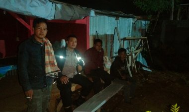 Bhabinkamtibmas Wilayah Hukum Polsek Sukaraja Lakukan Giat Patroli Malam Dalam Menjaga Kamtibmas Bersama Warga Poskamling