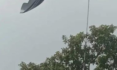 Dalam rangka HUT Oku ke 113 Relawan YPN kibarkan bendera YPN FOR OKU 1 Dibukit katung desa pusar