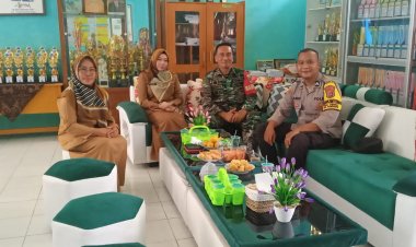 Sinergitas TNI - Polri Dalam Kegiatan Sambang Secara Bersama - Sama Dalam Menjalin Kemitraan Di Wilayah Hukum Polsek Nanggung