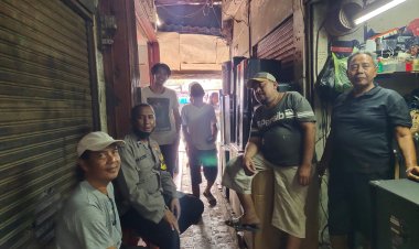 Jaga Kondusifitas Bhabinkamtibmas Polsek Cibinong Polres Bogor Samabangi Pasar