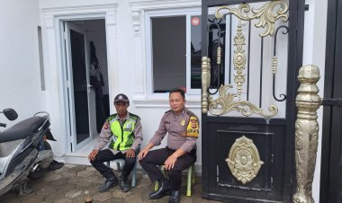 Ciptakan Sinergi Bhabinkamtibmas Desa Sukamaju Kecamatan Megamendung Dialogis Bersama Linmas