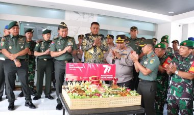 Wakasad, Danlanud, Danyokes Berikut Jajaran nya dan Kejaksaan Negeri Cibinong Berikan Kejutan Ke Polres Bogor di Perayaan Hari Bhayangkara ke 77