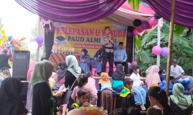 Polisi Rw Dilakukan Oleh Personel Polres Bogor Dengan Mendatangin Acara Pelepasan Dan Wisuda