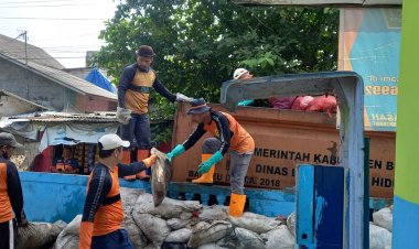 Tumpukan Sampah Mulai Diangkut, Warga Desa Bojonggede Merasa Lega