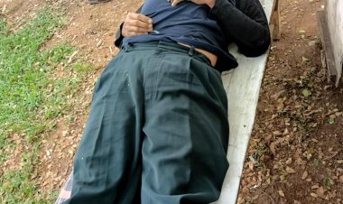 Pihak Kepolisian Olah TKP Atas Meninggalnya Seorang Pria di Sebuah Pos