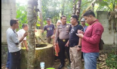 Polsek Jonggol Polres Bogor Evakuasi Jasad Lansia Yang Terjatuh Ke Dalam Sumur