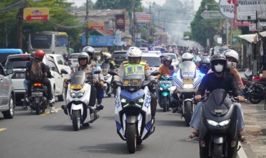 Berlakukan One Way , Kapolres Bogor Turun Langsung Lakukan Pendoroangan Arus Kendaraan