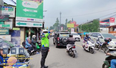 Urai Kepadatan Arus Lalu Lintas Saat Libur Panjang, Sat Lantas Polres Bogor Polda Jabat Berlakukan Rekayasa Arus Lalu Lintas di Kawasan Puncak Bogor