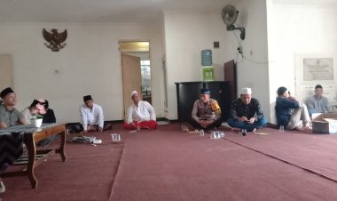 Bhabinkamtibmas Polsek Babakan Madang Polres Bogor Menghadiri Acara Pengajian di Aula Kantor Desa Bojong Koneng