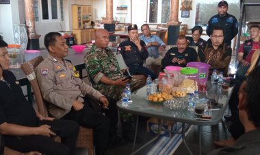 Bhabinkamtibmas Polsek Cibinong Polres Bogor Sambang untuk menyampaikan pesan Kamtibmas