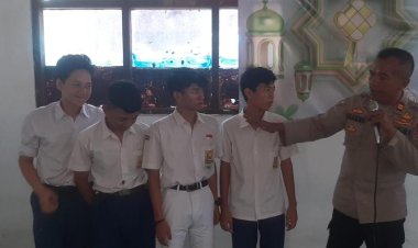 Polisi RW Polres Bogor Sambangi Desa Dramaga Untuk Mengajar di SMP 14 Bogor