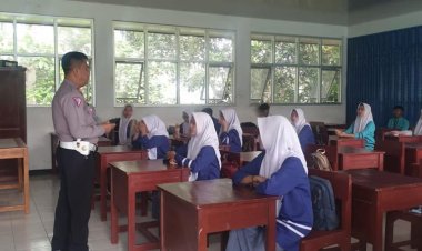 Polisi RW Polres Bogor Mengajar Ke SMA Negeri 1 Rumpin