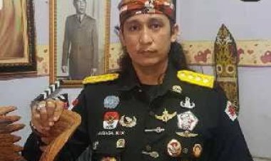 FIRDAUS OIWOBO DI DUKUNG DUKUN SEBAGAI BAKAL CALON GUBERNUR DKI JAKARTA