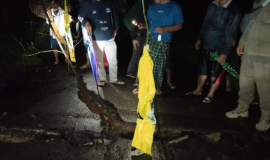 Hujan Deras Akibatkan Jemabatan Penguhubung Dua Desa di Sukamakmur Bogor Alami Kerusakan