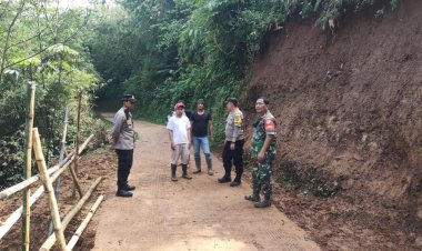 Longsor di Caringin Akibatkan Seorang Warga Terluka, Kapolsek Caringin Jenguk Korban