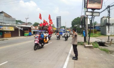 Jaga Kelancaran Arus Lalu Lintas, Personil Pengamanan Operasi Ketupat Polsek Megamedung Tetap Bersiaga