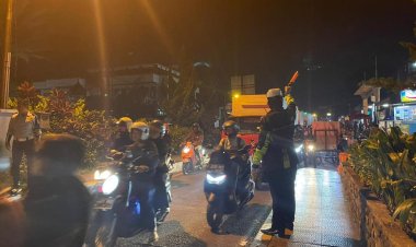 Padatnya Puncak, Menjadi Berkah Tersendiri Bagi Para Pedagang di Kawasan Puncak Bogor