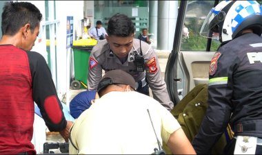 Personil Sat Lantas Polres Bogor Bantu Kawal Pasien Pederita Sakit Paru, Saat Sedang di Berlakukan One Way