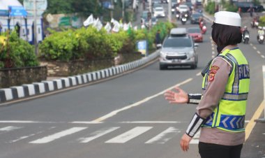 Pihak Kepolisian Polres Bogor Berlakukan Sistem Ganjil Genap Saat Weekend