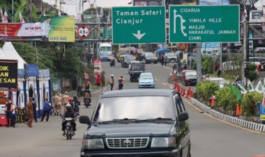 Urai Kepadatan di Kawasan Puncak ,Polres Bogor Berlakukan One Way Menuju Jakarta Pada Pagi ini
