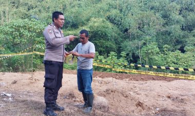 DITEMUKAN PENIMBUNAN KEMBANG API DALAM TANAH, POLSEK CIGUDEG MELAKUKAN PENYELIDIKAN DAN PASANG POLICE LINE