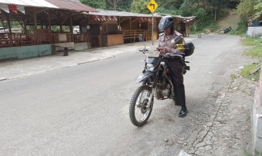 Bhabinkamtibmas Desa Gunung Geulis Polsek Sukaraja Polres Bogor Melaksanakan Patroli Ke Warung-warung dan Rumah Makan