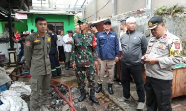 Sebanyak 6 Kontrakan Hangus Terbakar, Polsek Ciawi Polres Bogor Polda Jabar Lalukan Pemadaman di Lokasi Kejadian