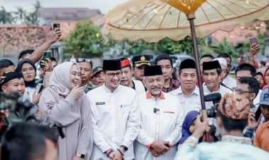 MENTRI SANDIAGA UNO BESERTA ANGGOTA DPR RI, AHMAD SYAIKHU BERKUNJUNG KE DESA TEGAL SAWAH KARAWANG