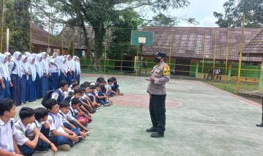 Polres Bogor Sosialisasikan Bahaya Kenakalan Remaja, Tawuran, Narkoba, dan Keselamatan Berlalu Lintas Kepada Siswa/Siswi SMP Negeri 2 Sukamakmur