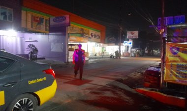 DUA PENGENDARA BERSENGGOLAN HINGGA AKIBATKAN KERIBUTAN PIHAK KEPOLISIAN DATANG KE LOKASI KEJADIAN