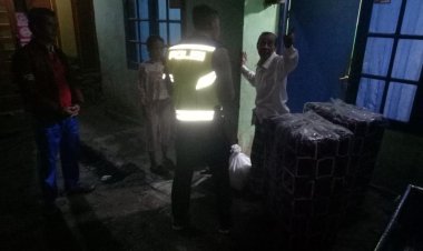 Polsek Megamendung Berikan Bantuan Kepada Dua Keluarga Korban Tanah Longsor