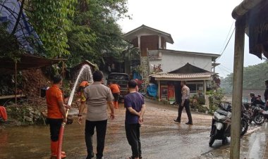 Hujan Dengan Intensitas Tinggi Akibatkan Tanah Longsor di Mega Mendung Kabupaten Bogor, Dua Orang Yang Menjadi Korban Berhasil Di Evakuasi