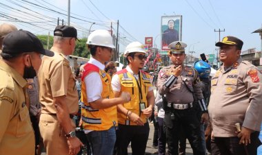 Kapolres Bogor Tinjau Perbaikan Jembatan Cikareteg Yang Hubungkan Bogor - Sukabumi