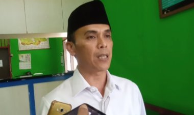 Hendra Bakal Calon Kades pasirlaja Serahkan Berkas Pendaftaran, Panitia Pilkades Optimis Berjalan Lancar