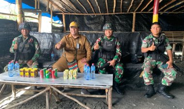 Momen Kebersamaan Satgas Yonif Raider 142/KJ Bersinergi Dengan RSUD Yalimo.