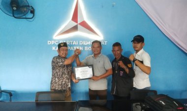 Piagam Penghargaan Untuk Ketua DPC Partai Demoktat Kabupaten Bogor Diserahkan Lansung Oleh Ketum Beserta Jajaran AIPBR.