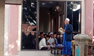 H.Nahdi selaku ketua panitia maulid nabi Muhammad Saw mengucapkan berterima kasih ke warga RT 03/02