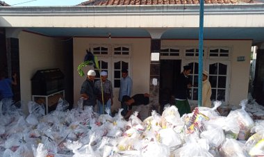H.Nahdi selaku ketua panitia maulid nabi Muhammad Saw mengucapkan berterima kasih ke warga RT 03/02