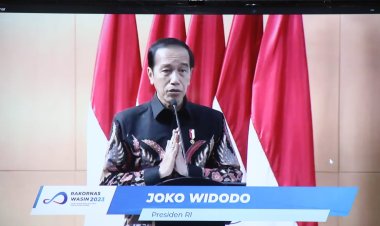 Bupati Lampung Utara Mengikuti Rakernas Secara virtual melalui zoom  Dari Rumah Jabatan Dinas Bupati
