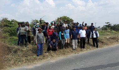 DIRJEN BERSAMA DIR OP PJT PANTAU KE LAPANGAN DISALURAN PRIMER TARUM UTARA BARAT