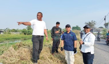 PJT Il ADAKAN BERSIH-BERSIH DI SALURAN PRIMER TARUM UTARA BARAT