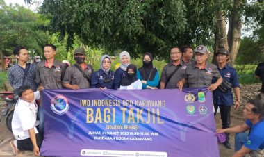 IWO INDONESI  DPD KAB KARAWANG GIAT BAGI-BAGI TAKJIL GRATIS