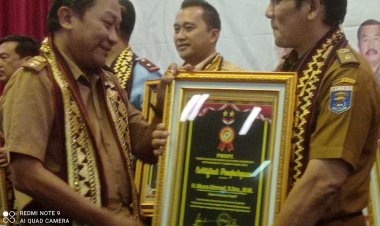 WALIKOTA METRO WAHDI SIRADJUDDIN MERAIH PENGHARGAAN PWDPI AWARD TAHUN 2023