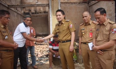 Ardian Saputra berikan bantuan terhadap korban kebakaran