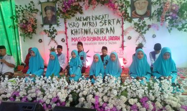 Peringati ISRA Miraj Nabi Muhammad SAW, 12 Santri Masjid Riyadlul Jannah Hotmil Quran