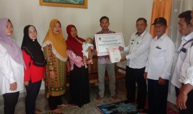 Mewakili Warga, Sukidi : Thaleeta Penderita Jantung Bocor Diberi Bantuan Dari Warga Kampung Depokrejo