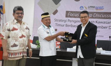 Bupati lamtim menjadi narasumber acara focus group