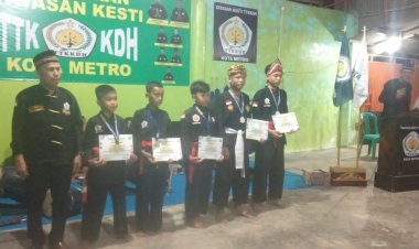 Ketua Yayasan Kesti TTKKDH Kota Metro Melaksanakan Acara Penetapan Pengurusan Dan Pembagian Medali