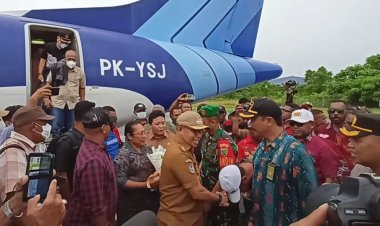 Luar Biasa Antusias Masyarakat Menyambut Pj Bupati Cyprianus Mambay, Sekda "ASN dan Forkopimda Siap Mendukung Penuh Menyelesaikan Program Pembangunan dan Persiapan Pemilu 2024"